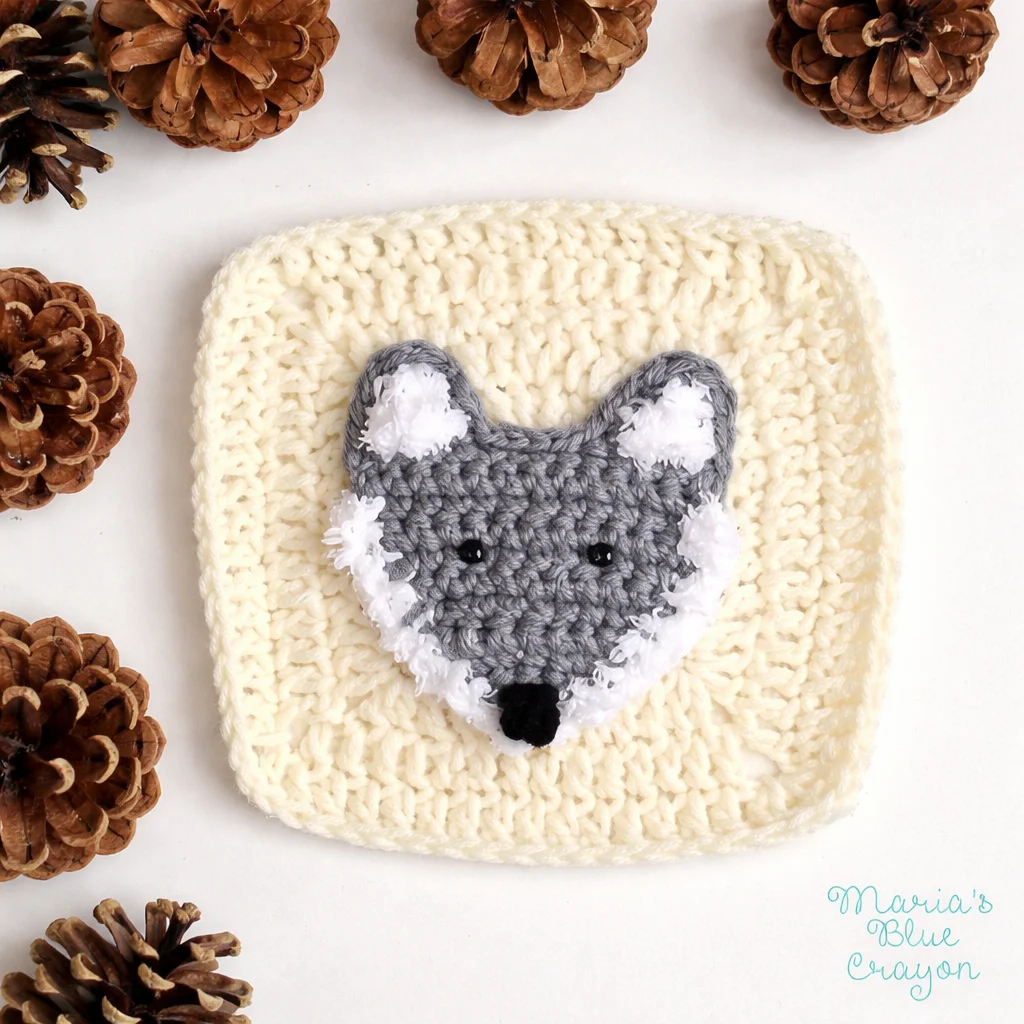 Crochet home decor patterns including pillows, baskets, and Halloween decorations.