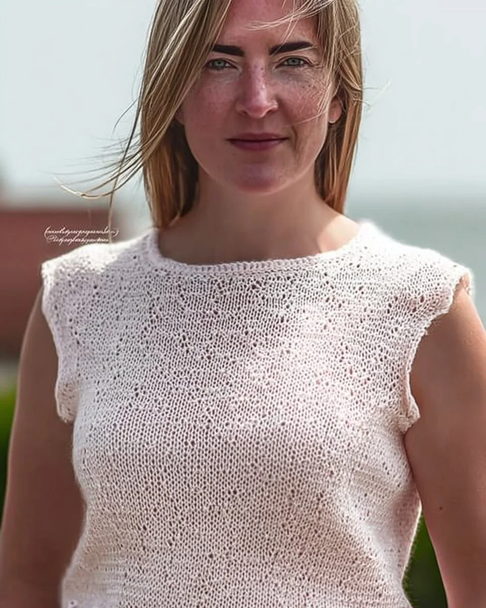 Simple Crochet Top Pattern for Women