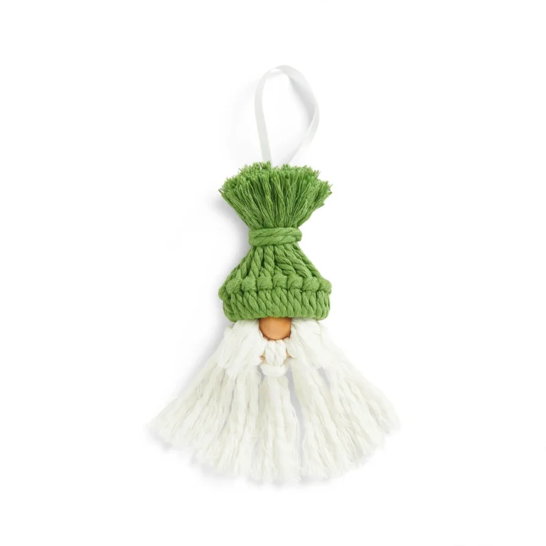 Celestial macrame ornament pattern featuring a twined star garland.