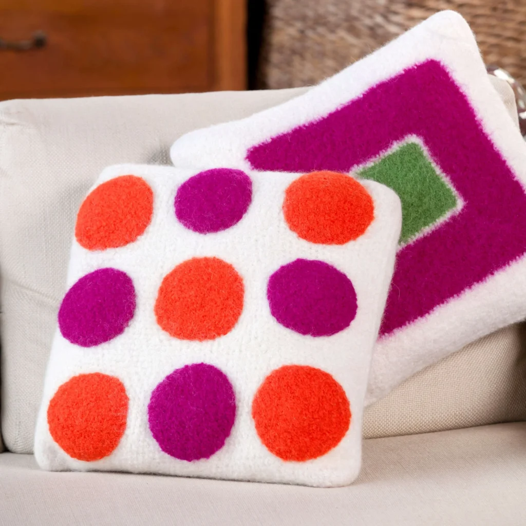Crochet pattern tutorial for square pegs and round holes.