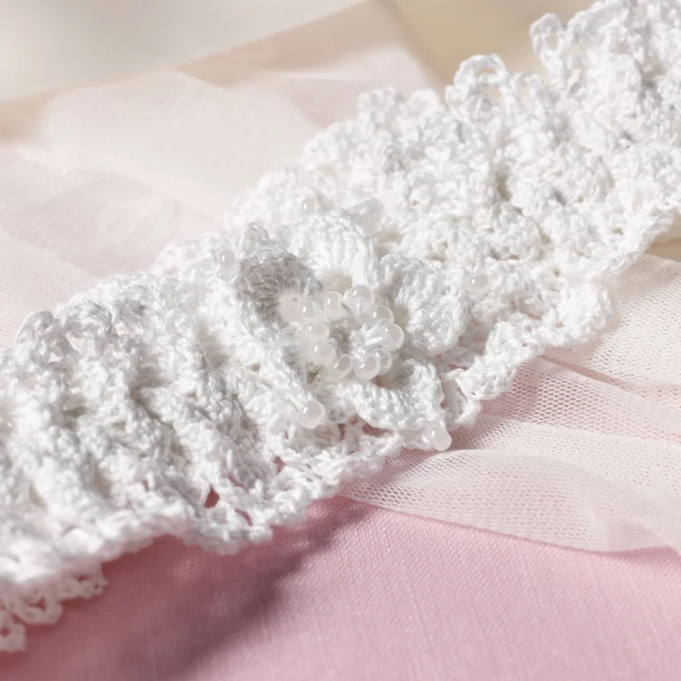Delicate crochet bridal garter pattern featuring a lace edge
