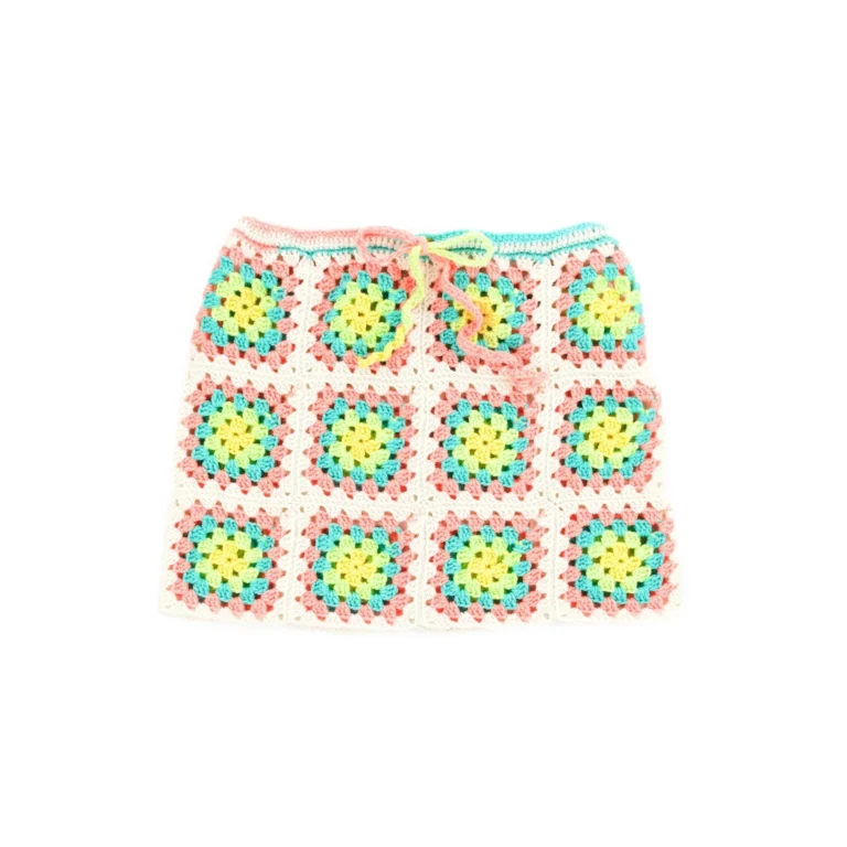 Granny-inspired crochet skirt pattern for a modern look
