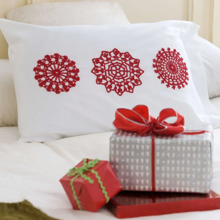 Beautiful snowflake appliqué pattern for sewing and crafting projects.