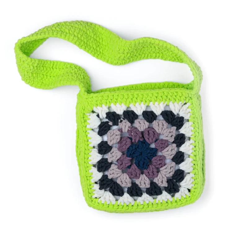 Travel-safe crochet bag pattern for crafting enthusiasts.